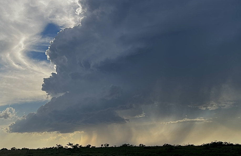 Photo of a convective thunderstorm.